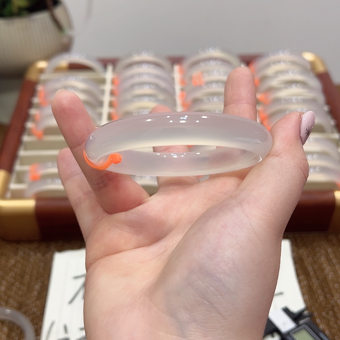 云***儿玛瑙/玉髓未镶嵌手镯