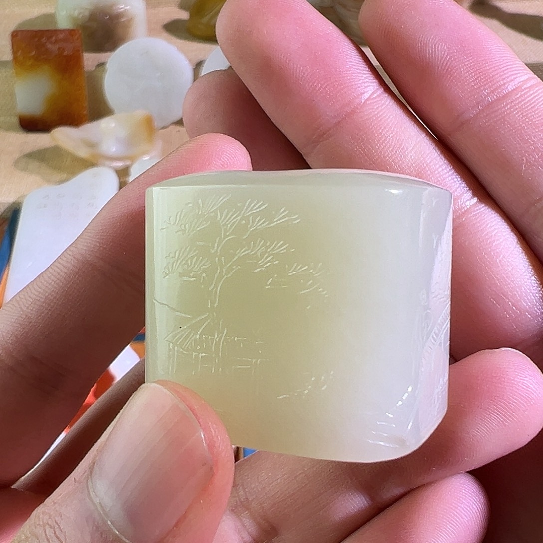 路****和田玉未镶嵌挂件