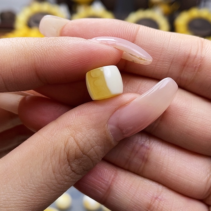 琥珀裸石未镶嵌直切尺寸10.3*8.8mm带粉点