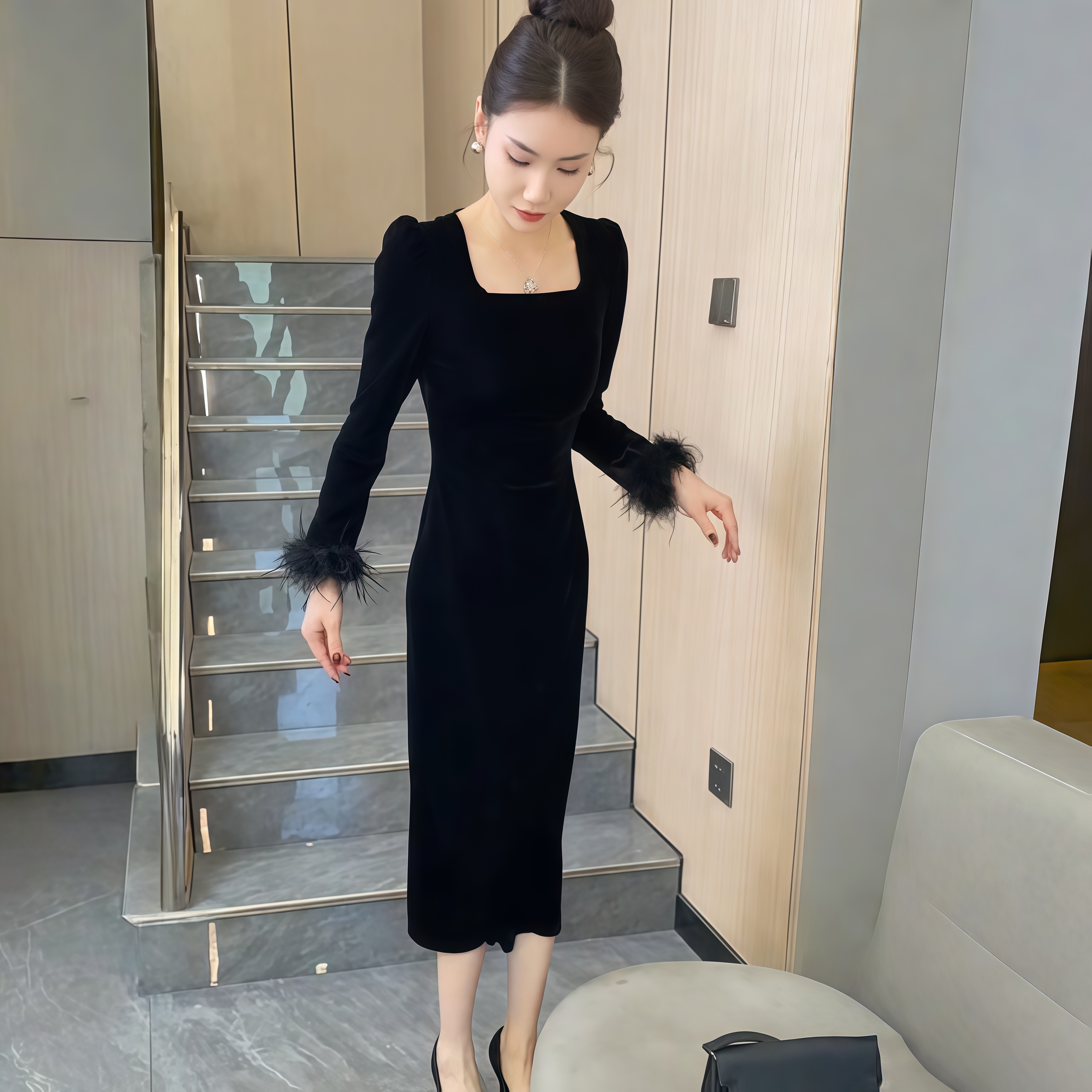 法式名媛气质方领连衣裙女2025秋季新款高级感修身显瘦丝绒小黑裙