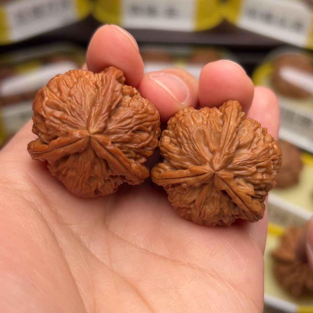 文玩核桃吊坠白奔