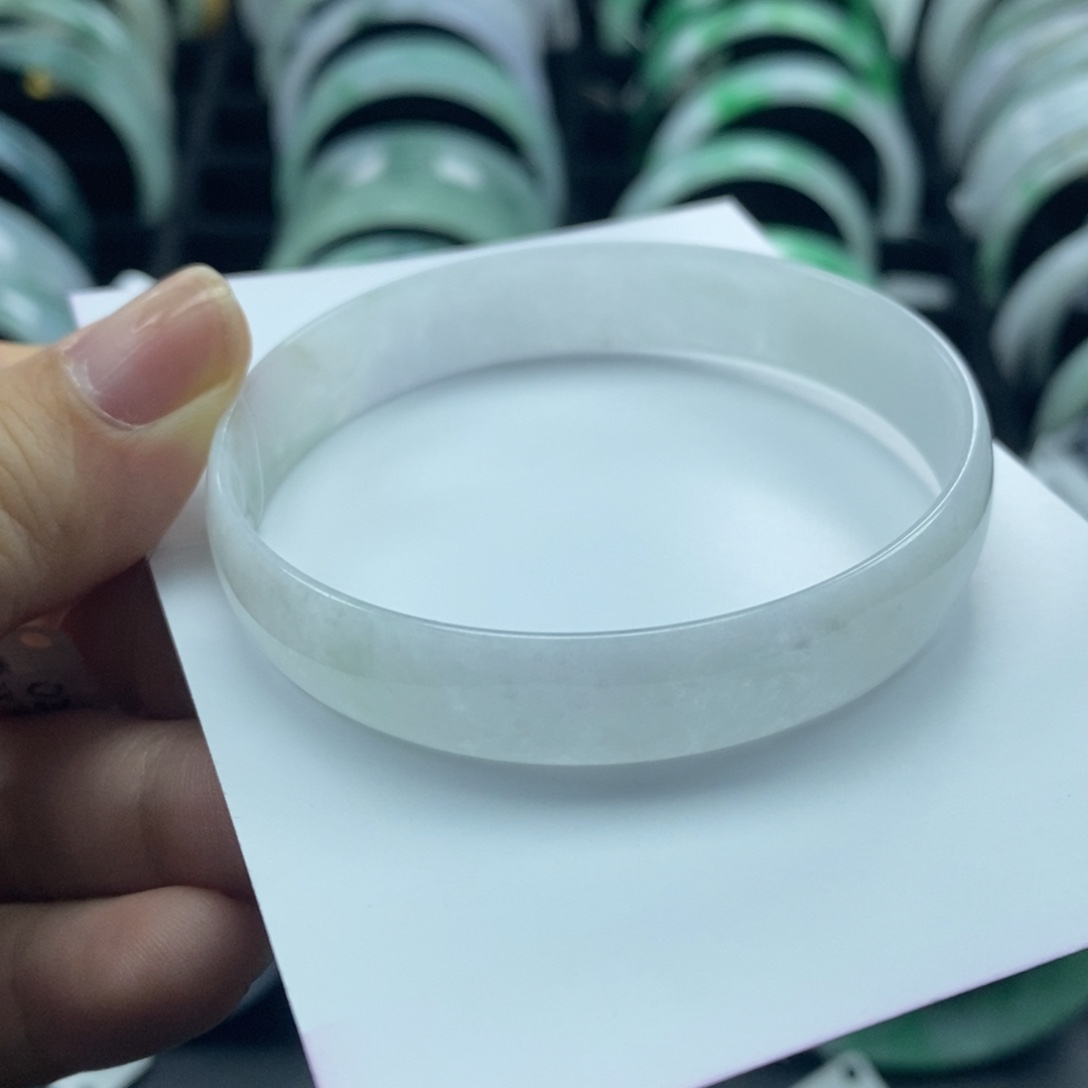 翡翠手镯未镶嵌手镯