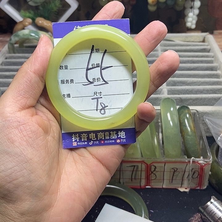蛇纹石玉手镯未镶嵌