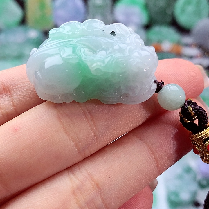 翡翠颈饰未镶嵌-****?翡翠