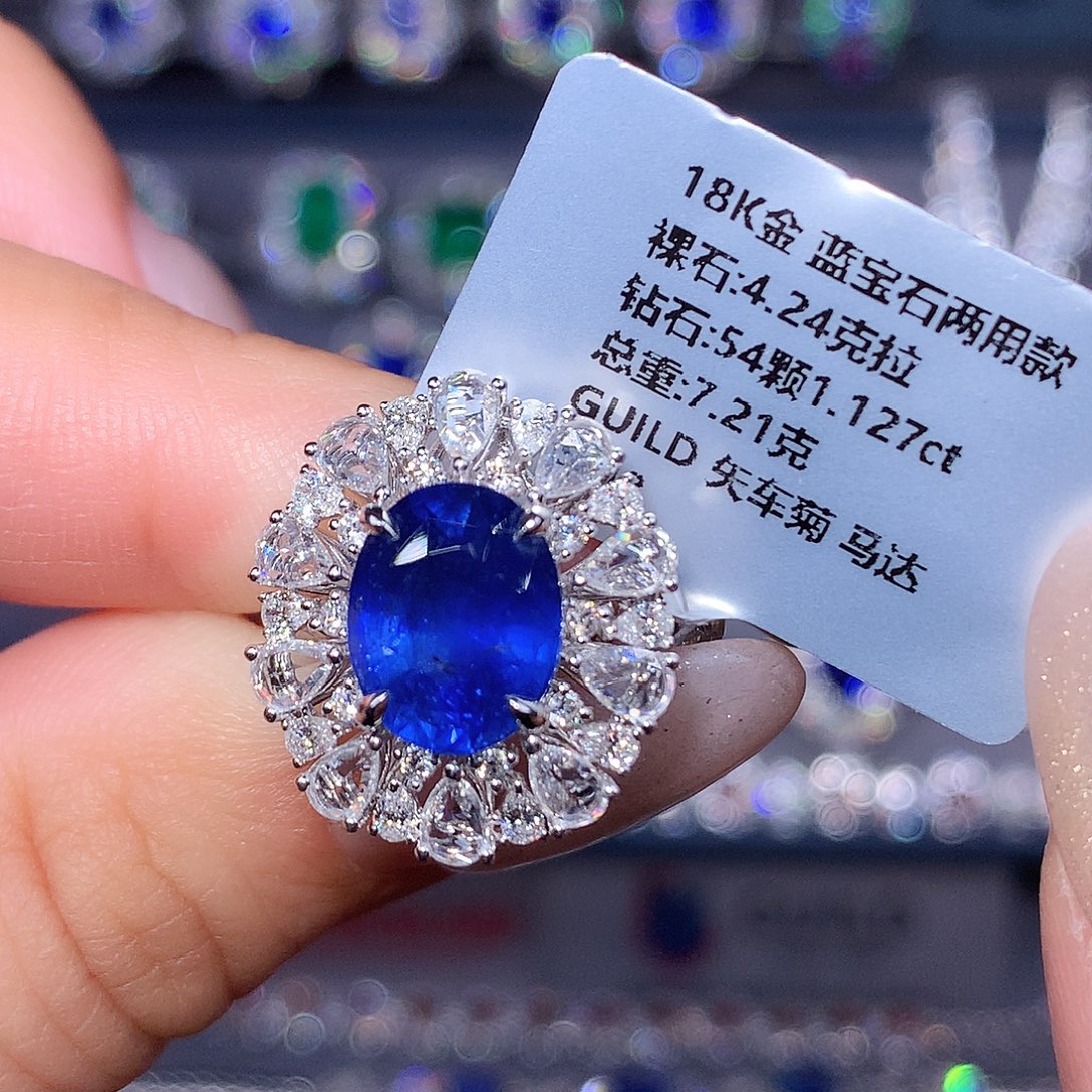 18K金镶嵌戒指蓝宝石