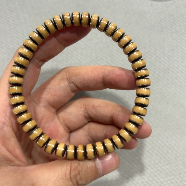 A438 满镶边核尖 橄榄核 卡0.7 单圈手串