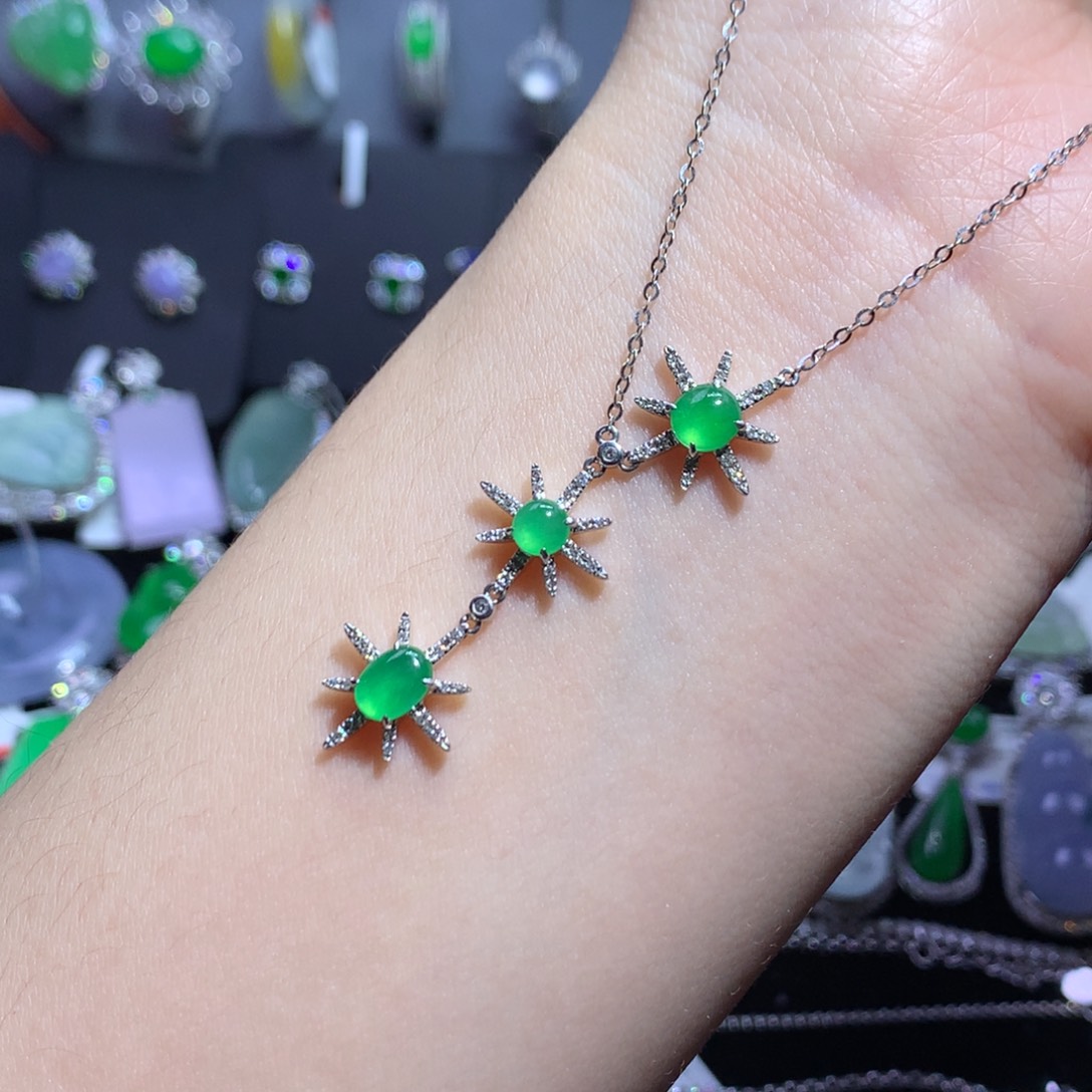 翡翠颈饰18K金镶嵌天然翡翠