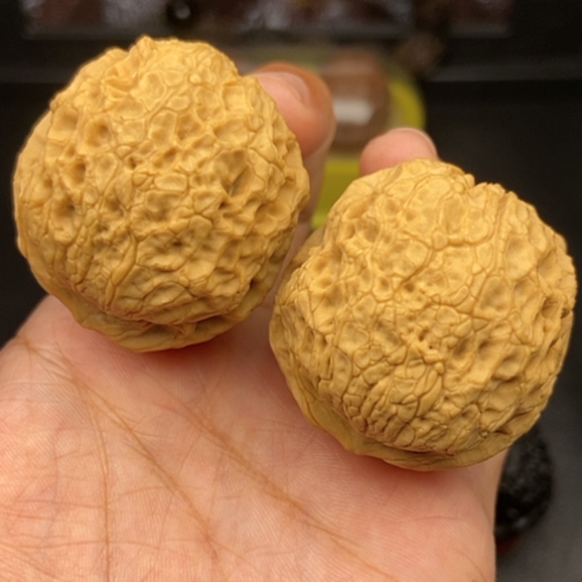 【闪购商品】文玩核桃把件43尺牡丹绣球59克