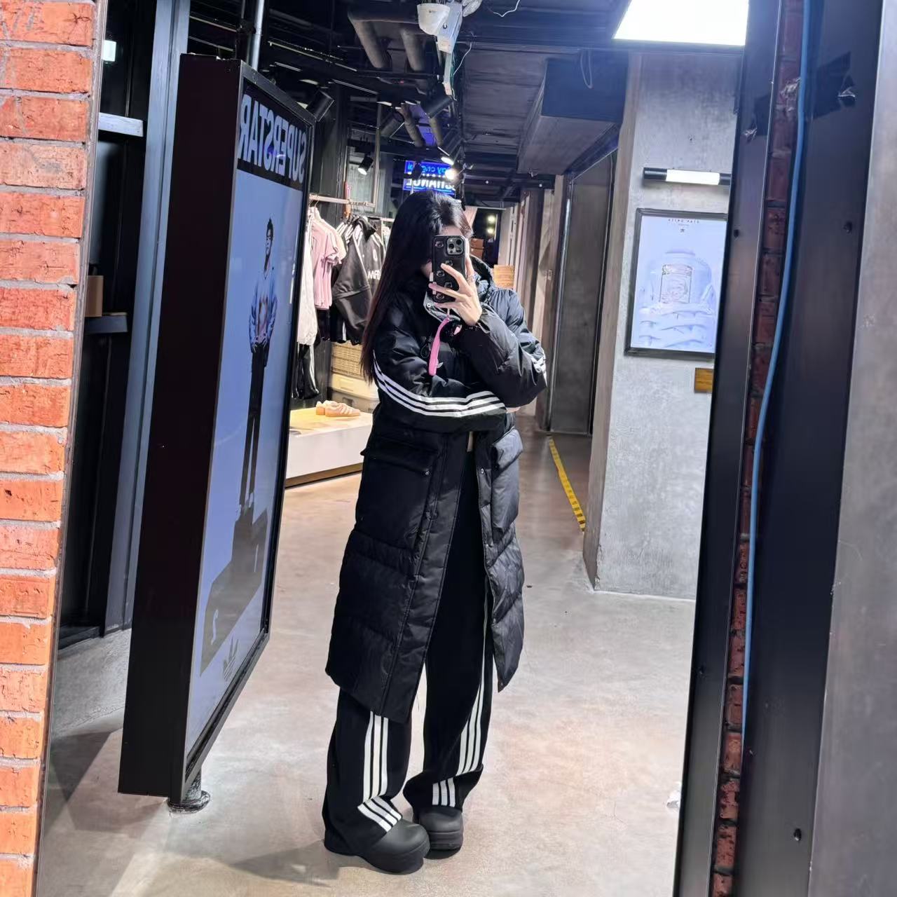 adidas三叶草  暖「芯」科技保暖长款运动连帽羽绒服 KC2564 