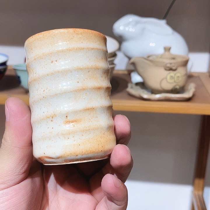 紫砂2暗刻款粗陶手捏胎宝瓶韵*