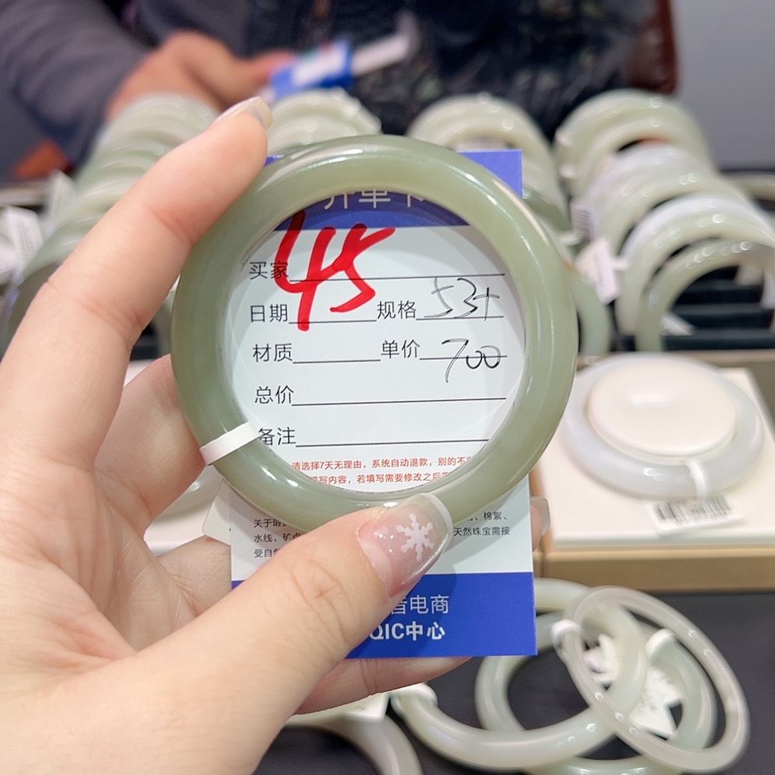 和田玉手镯未镶嵌