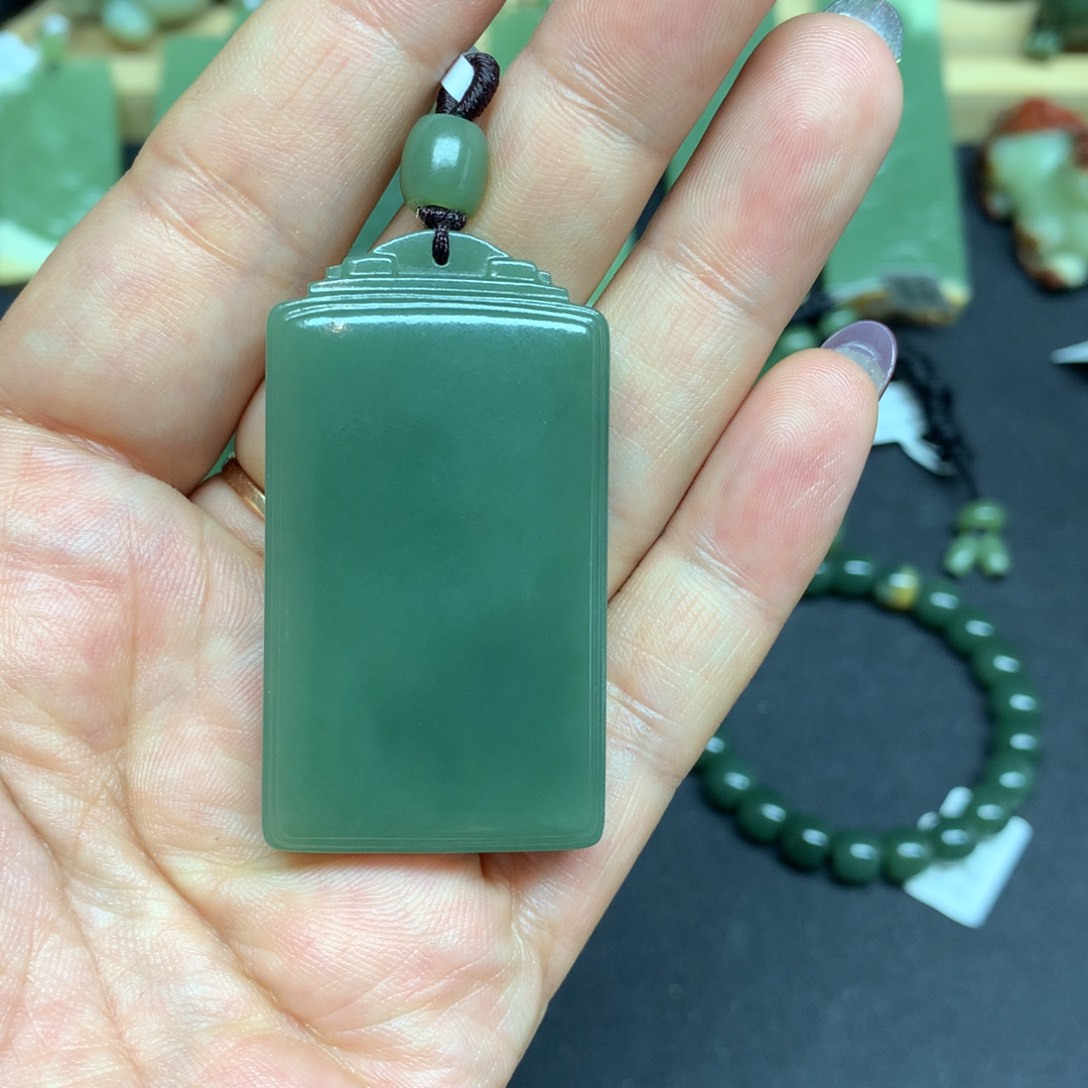 岫岩老玉（透闪石质玉）颈饰未镶嵌