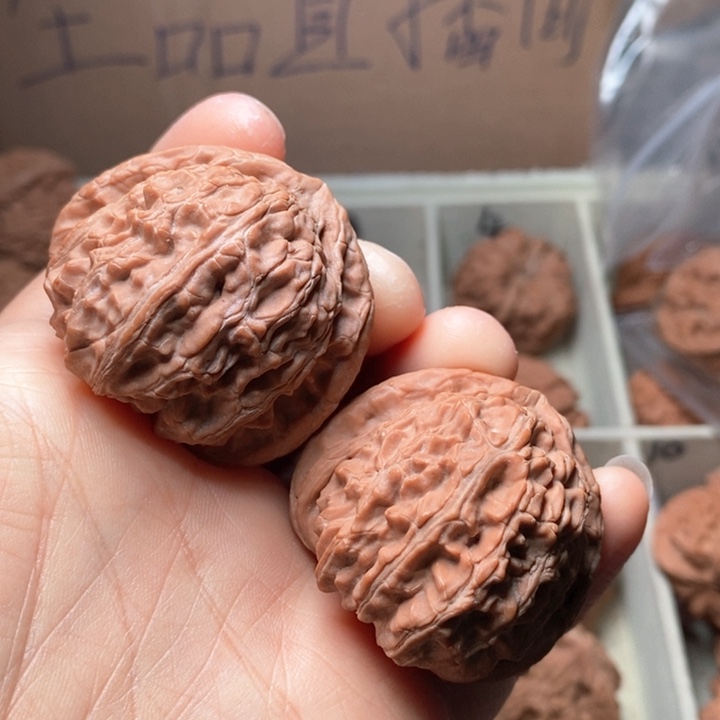 文玩核桃吊坠三角白