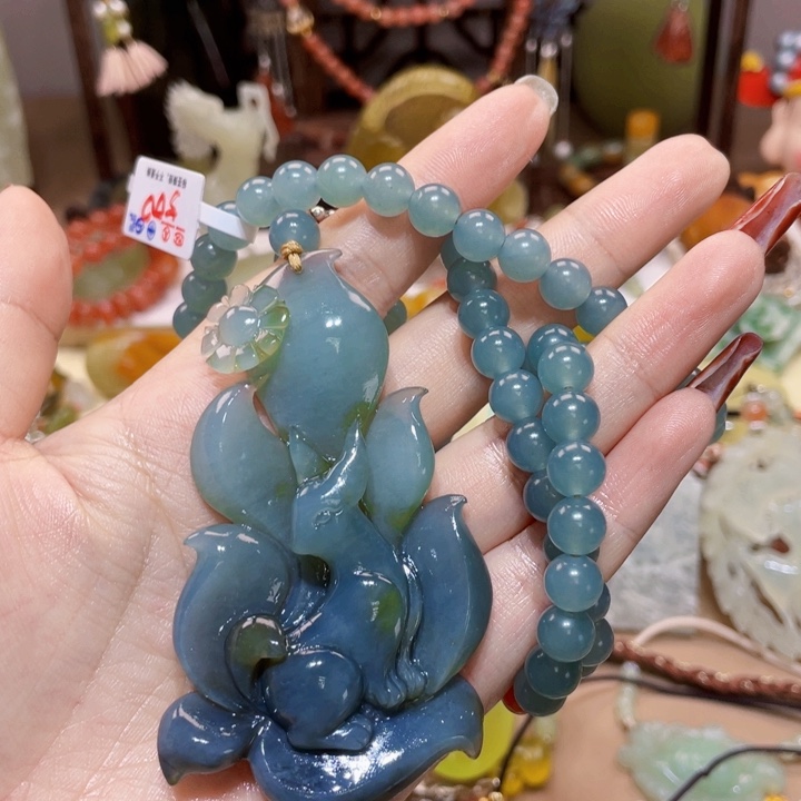 蛇纹石玉颈饰未镶嵌鱼