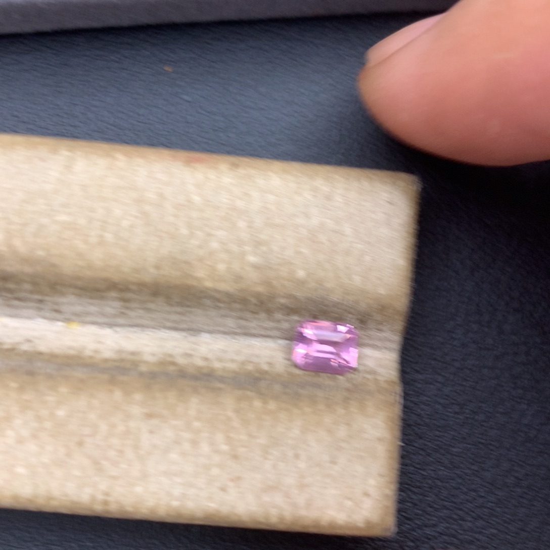 裸石尖晶石晴**?0.68ct全净马亨盖