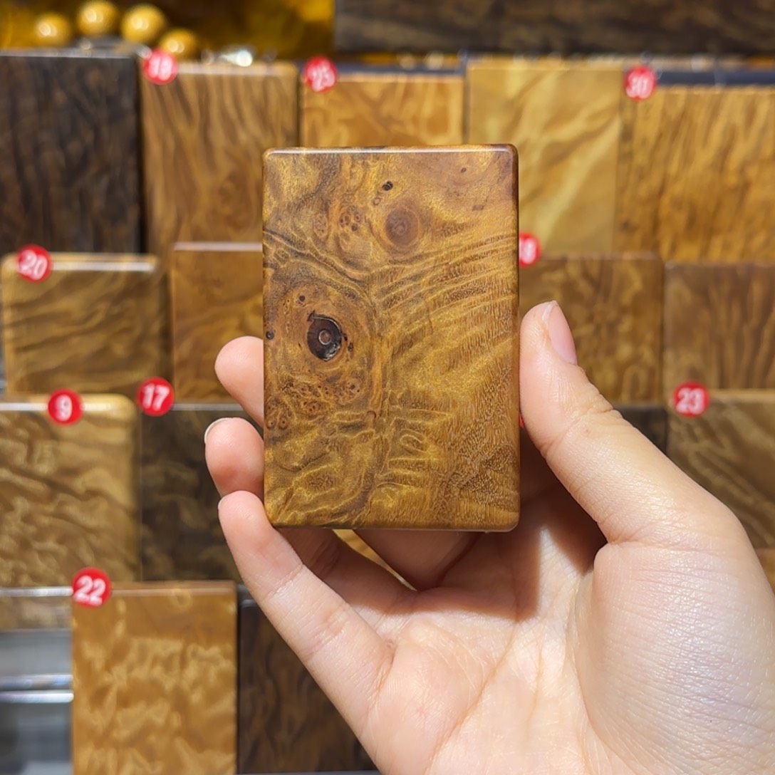 撅***撅金丝楠小叶桢楠无事牌 （瘤疤带伤）