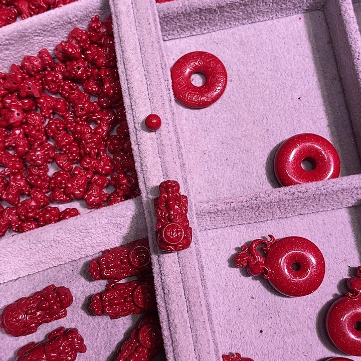 天然辰砂红晶砂貔貅手机挂