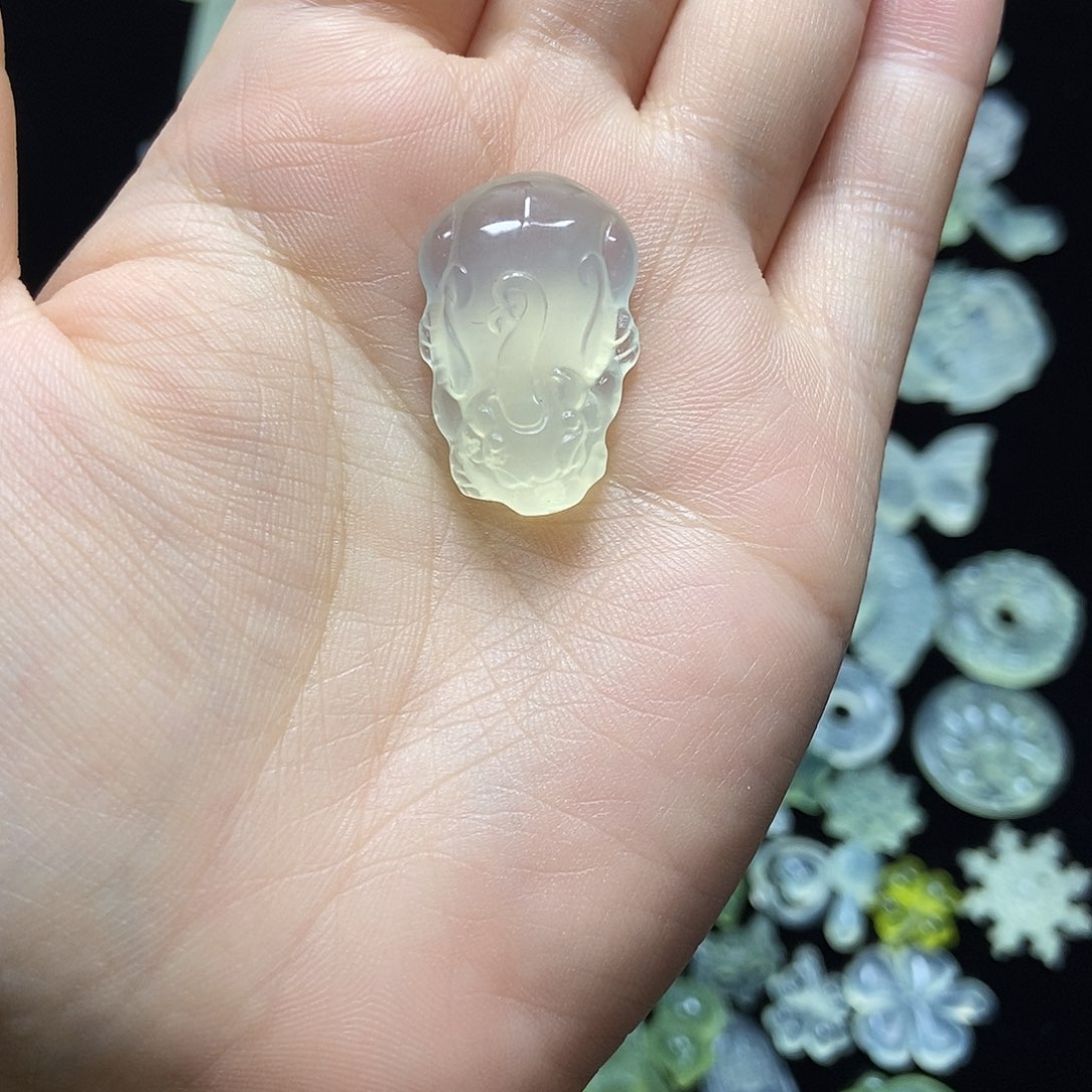 蛇纹石玉未镶嵌颈饰