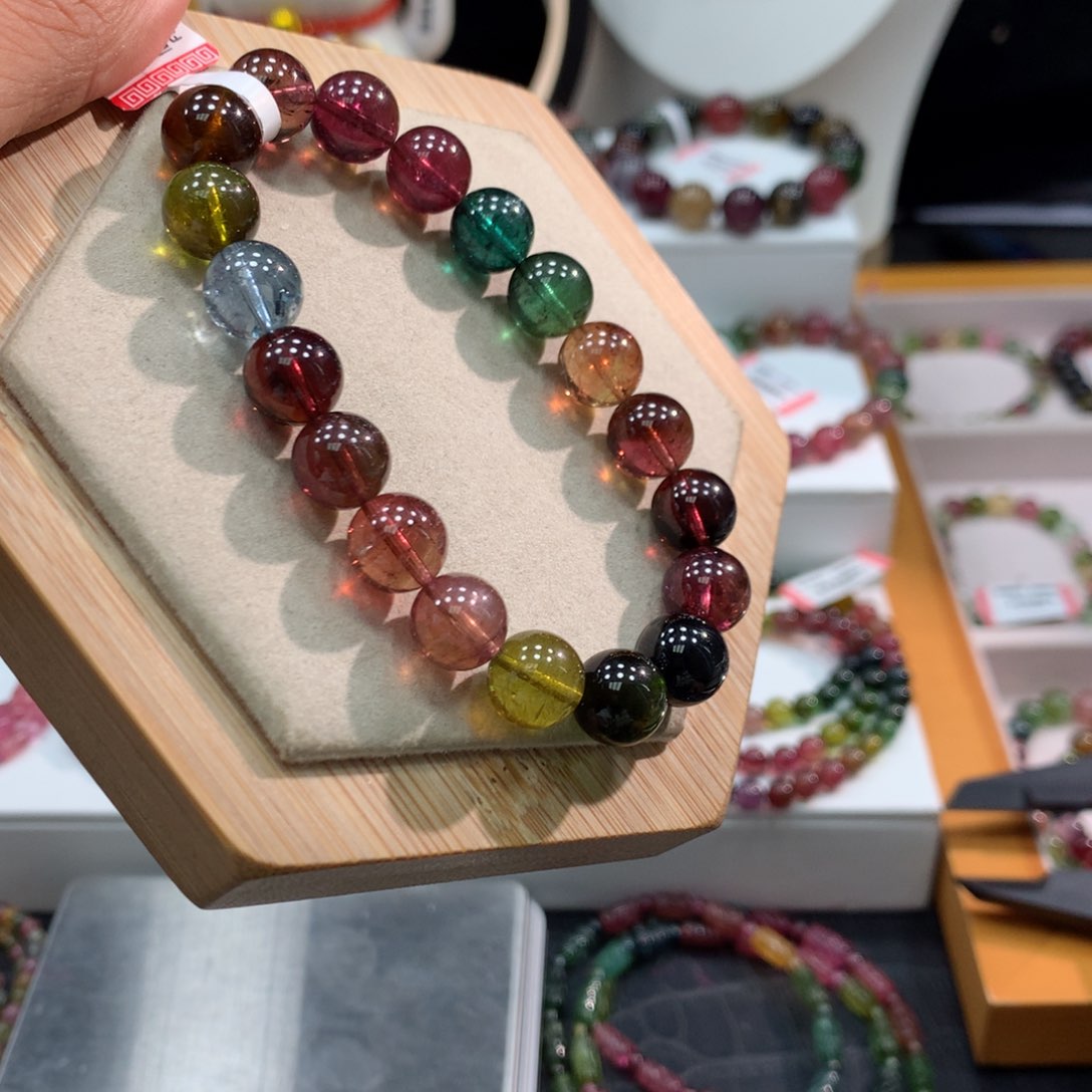 碧玺手链未镶嵌       9.9mm。  