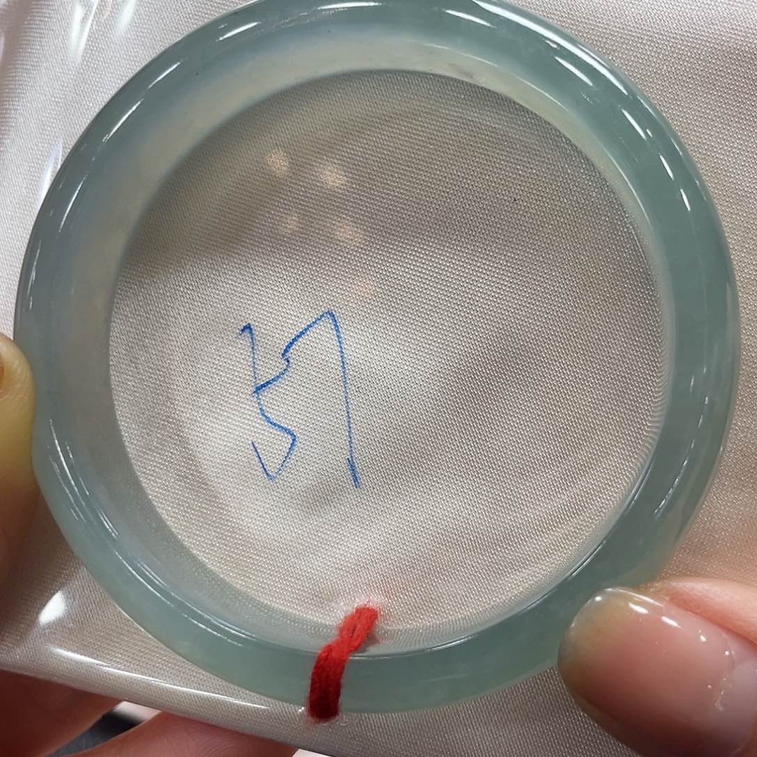 翡翠手镯未镶嵌翡翠手镯