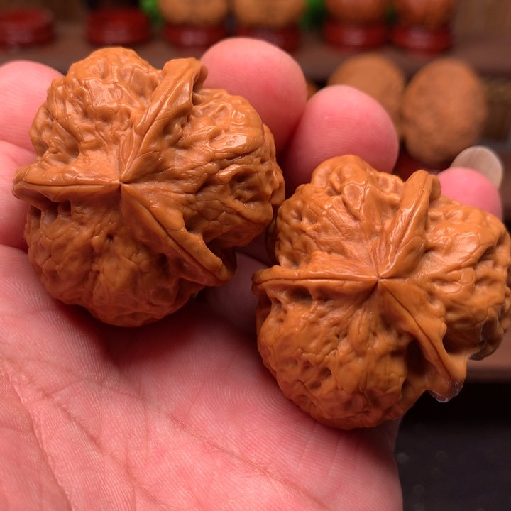 文玩核桃吊坠红旗三棱