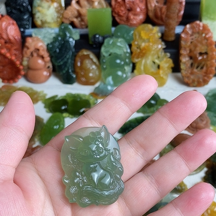 未镶嵌蛇纹石玉颈饰
