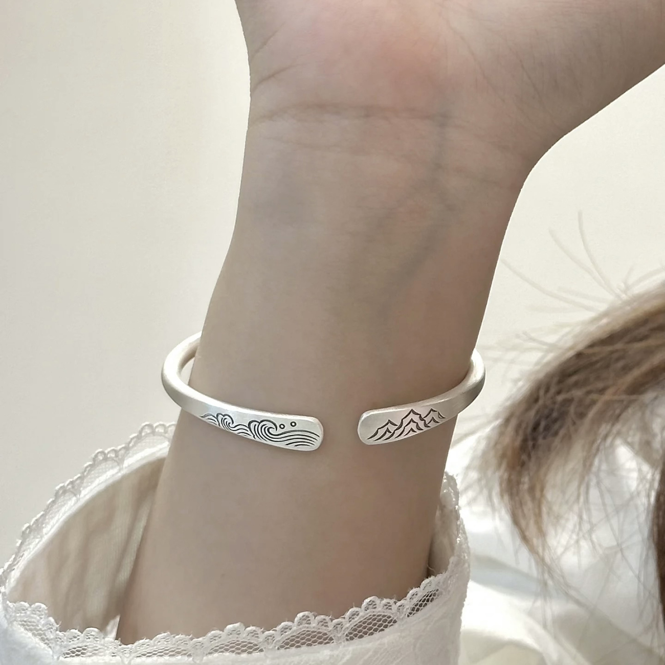 足银手镯 足银9999 海誓山盟哑光开口实心纯银手镯情侣手镯