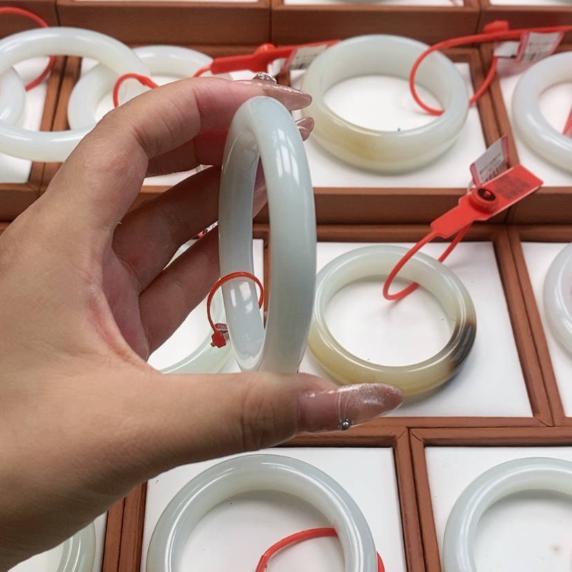 【闪购商品】未镶嵌手镯和田玉