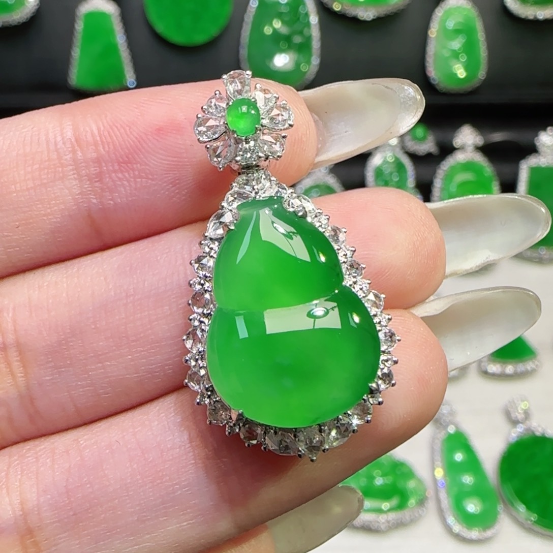 翡翠18K金镶嵌颈饰