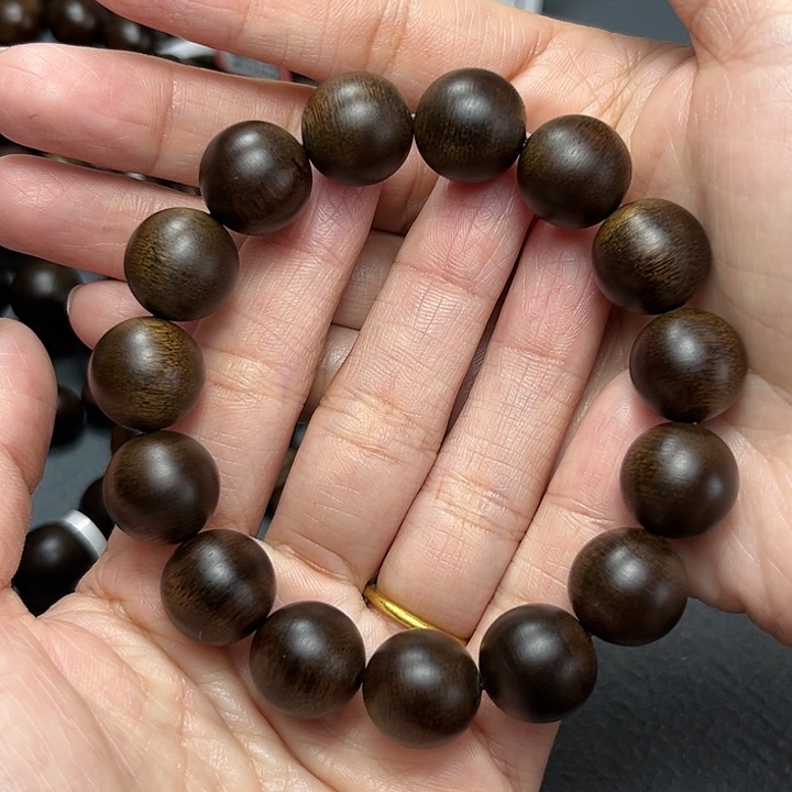 沉香手串白棋玉化