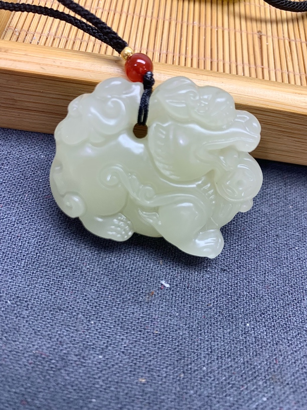 H14招财貔貅老料细料和田玉吊坠