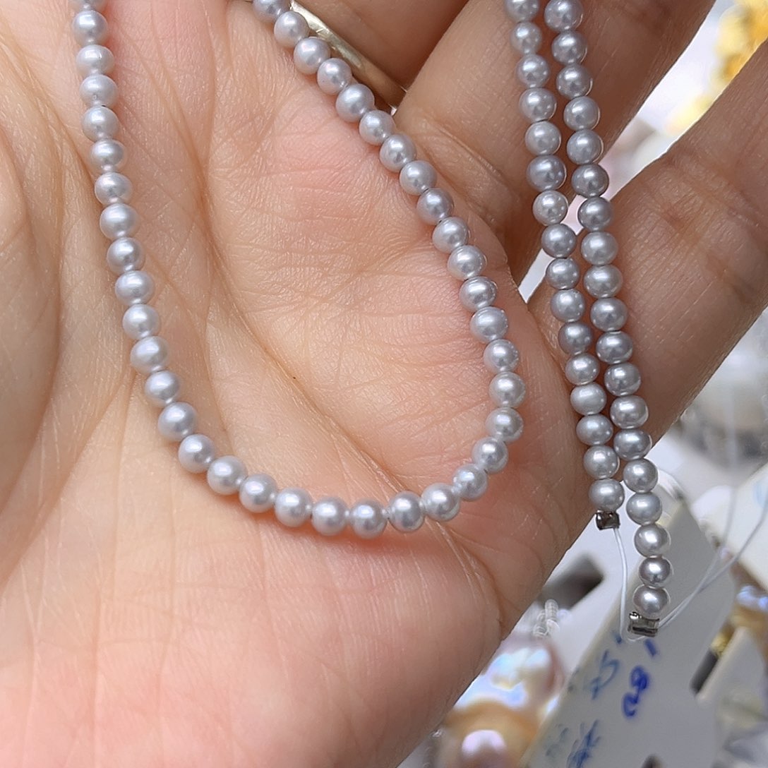 未镶嵌淡水珍珠耳钉或者吊坠之一