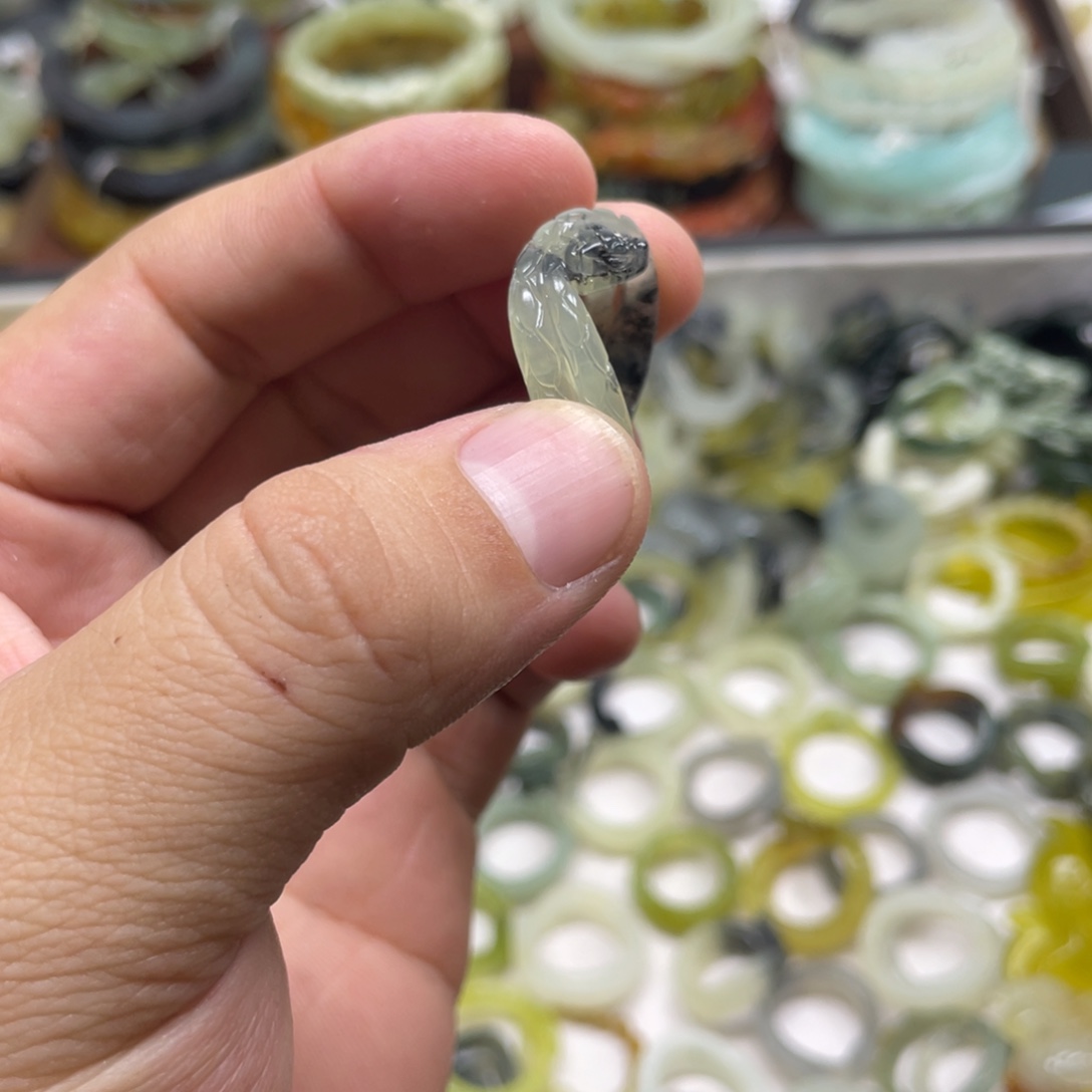 $***$蛇纹石玉未镶嵌戒指