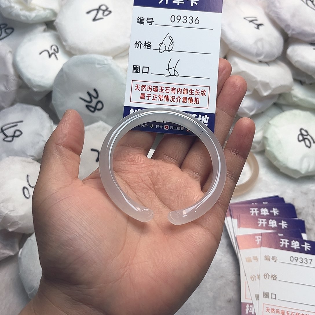 玛瑙/玉髓手镯未镶嵌336