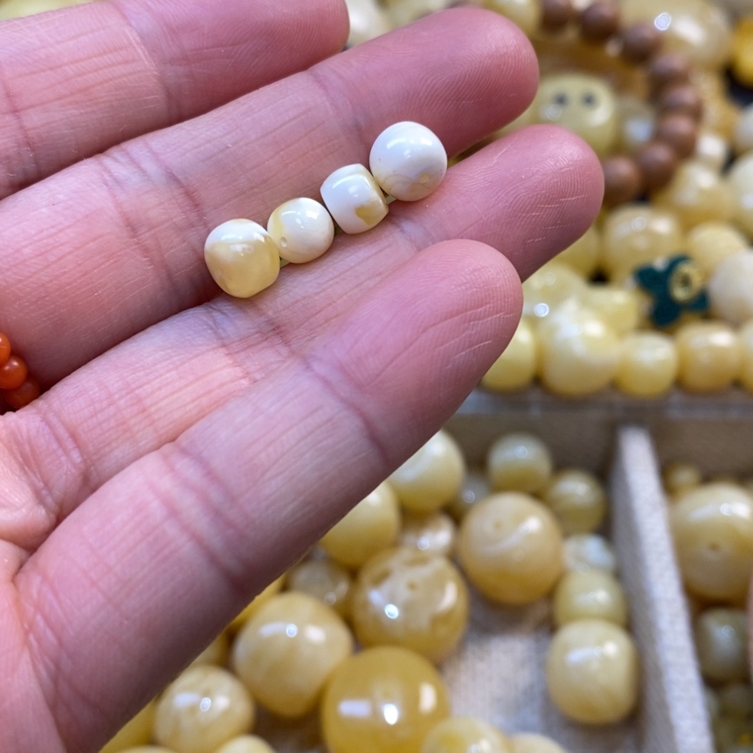 混***民琥珀未镶嵌裸石蜜蜡配珠