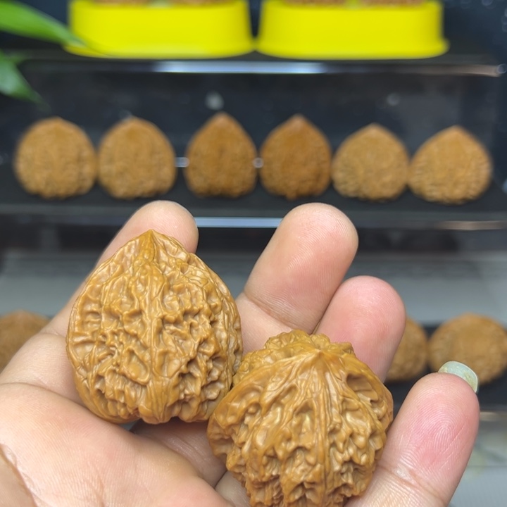 文玩核桃吊坠彡**?野牛