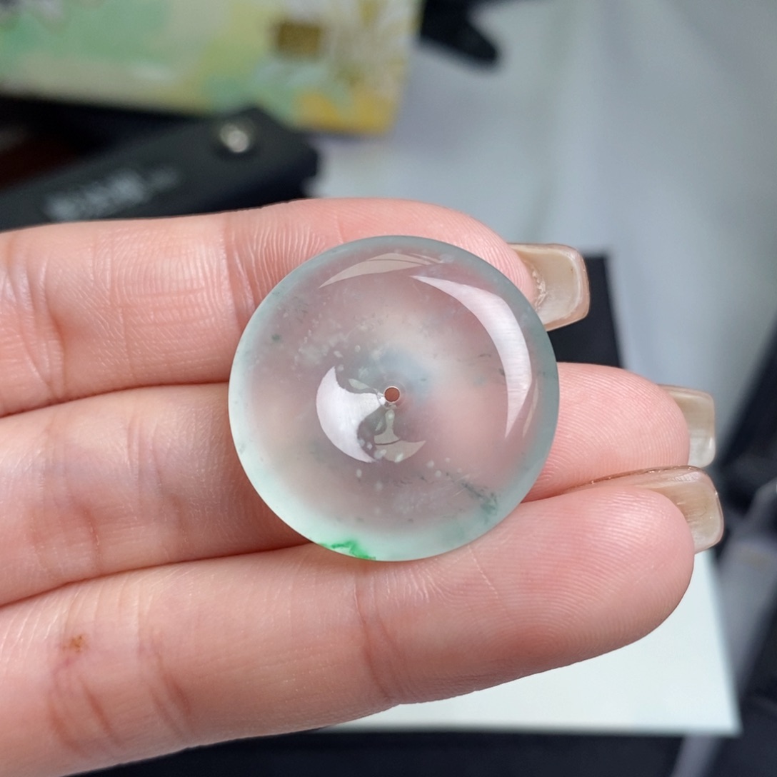 翡翠颈饰未镶嵌平安扣（25.9-5.6）