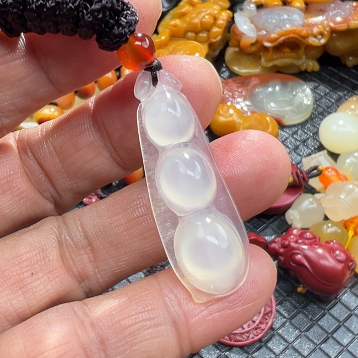 石英质玉（黄龙玉）颈饰未镶嵌