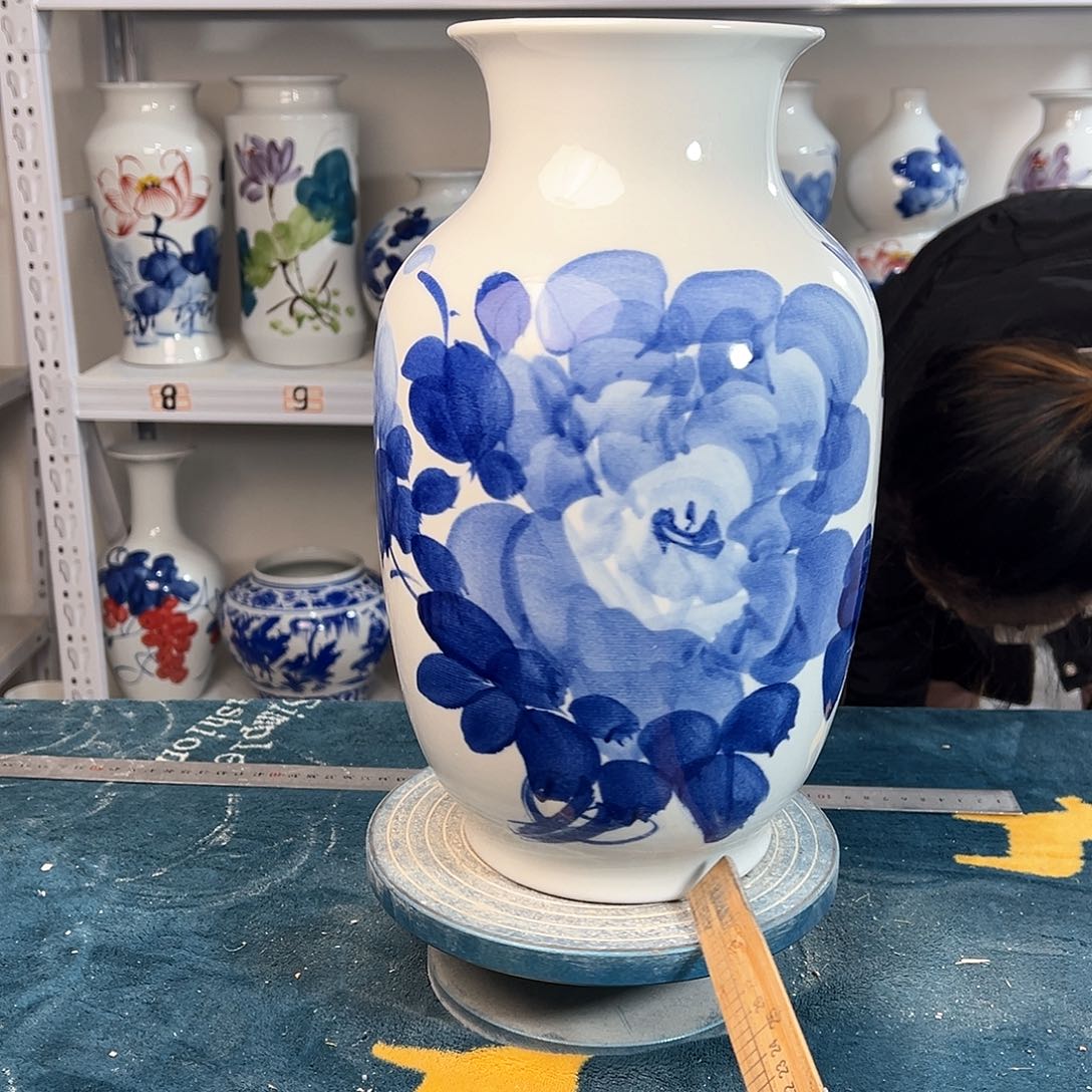 摆件景德镇陶瓷大冬青牡