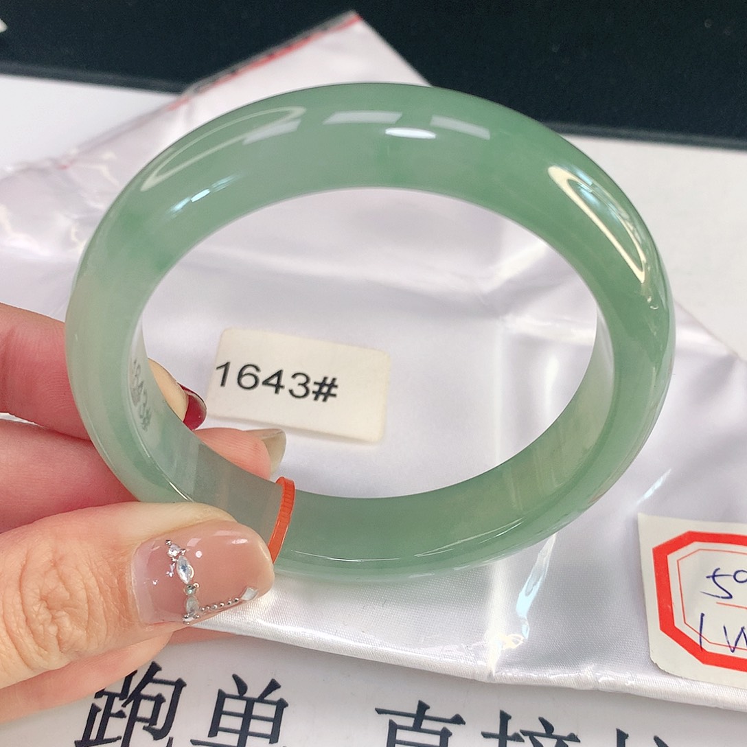 翡翠手镯未镶嵌天然翡翠A货643