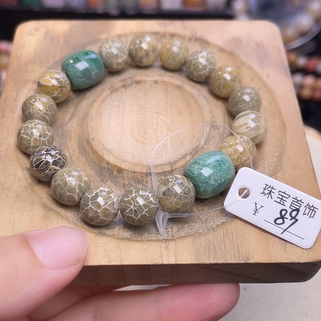 未镶嵌手镯硅化玉