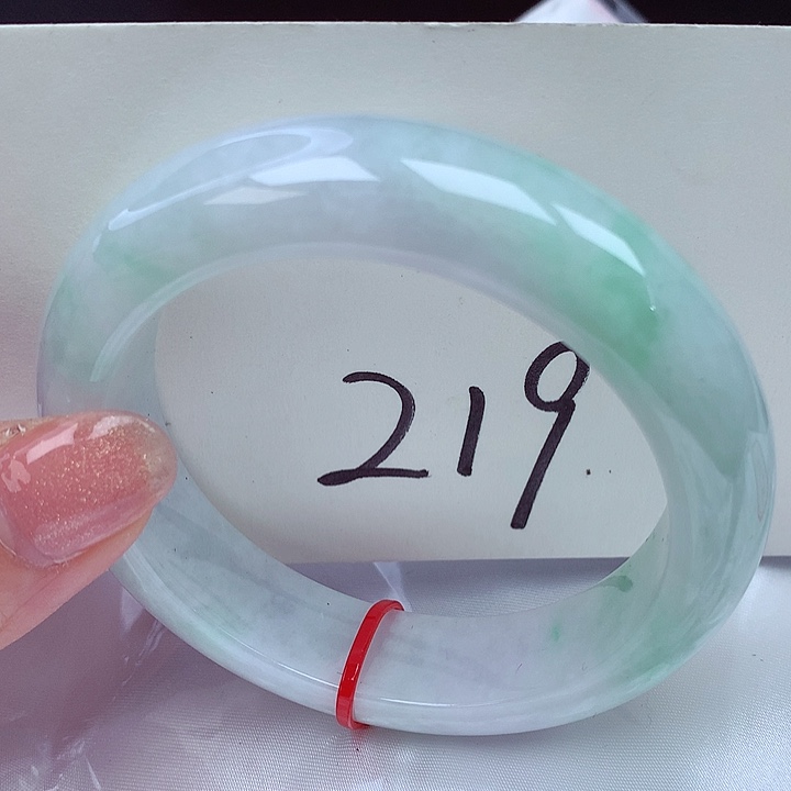 翡翠手镯未镶嵌翡翠