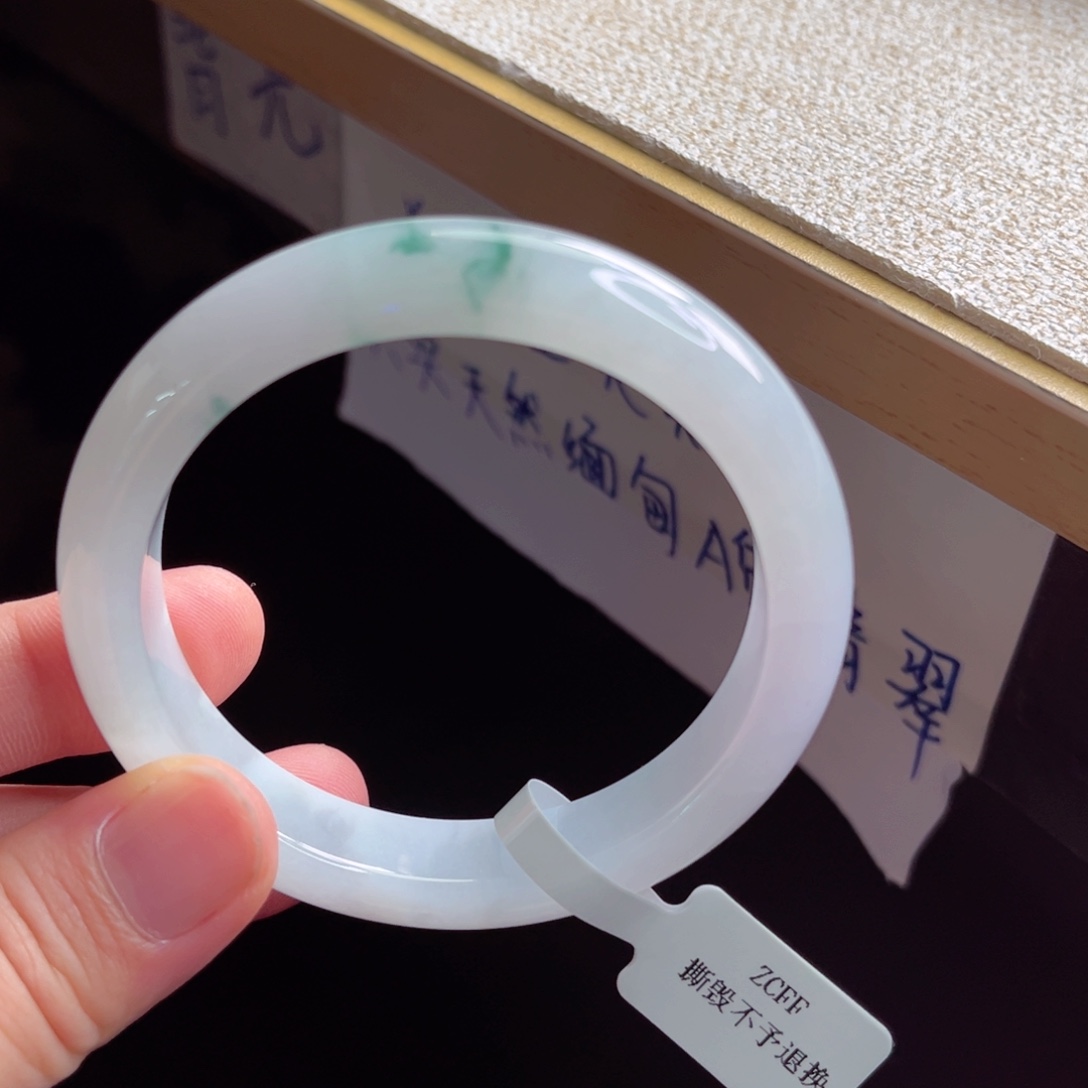 翡翠手镯未镶嵌手镯