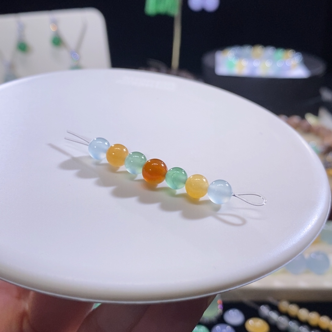 翡翠未镶嵌颈饰冰彩色小珠一组