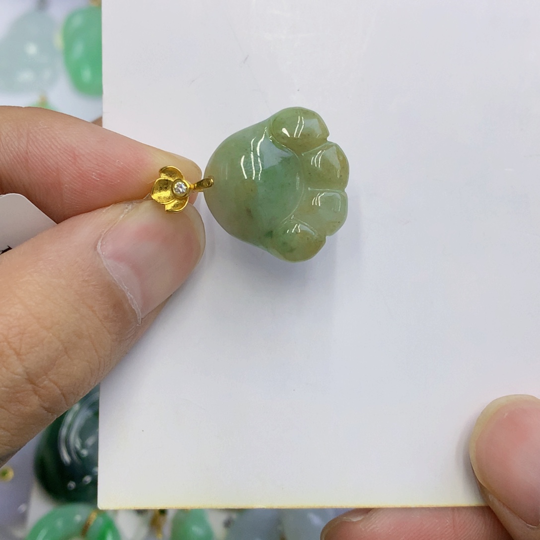 翡翠未镶嵌颈饰翡翠