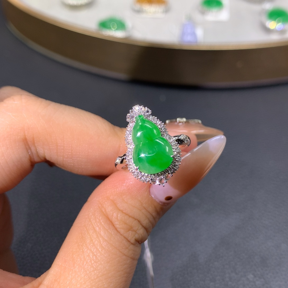 翡翠戒指18K金镶嵌翡翠