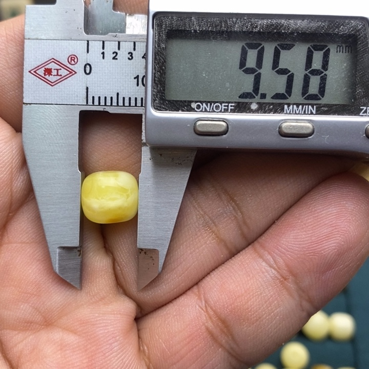 未镶嵌琥珀裸石34号9.5*8.4微瑕