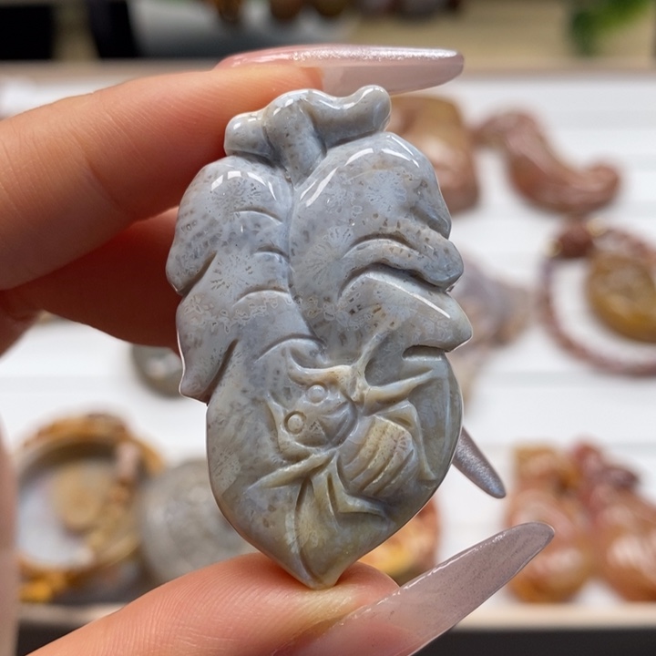 硅化玉颈饰未镶嵌金枝玉叶。19号链接