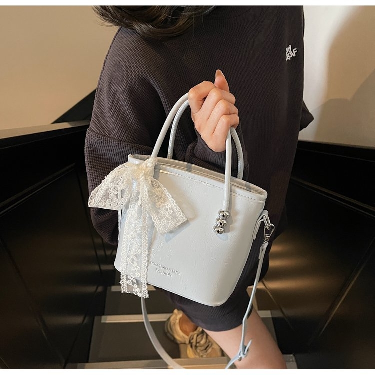 小众包包女2025新款春夏季百搭单肩斜挎包今年流行爆款手提水桶包