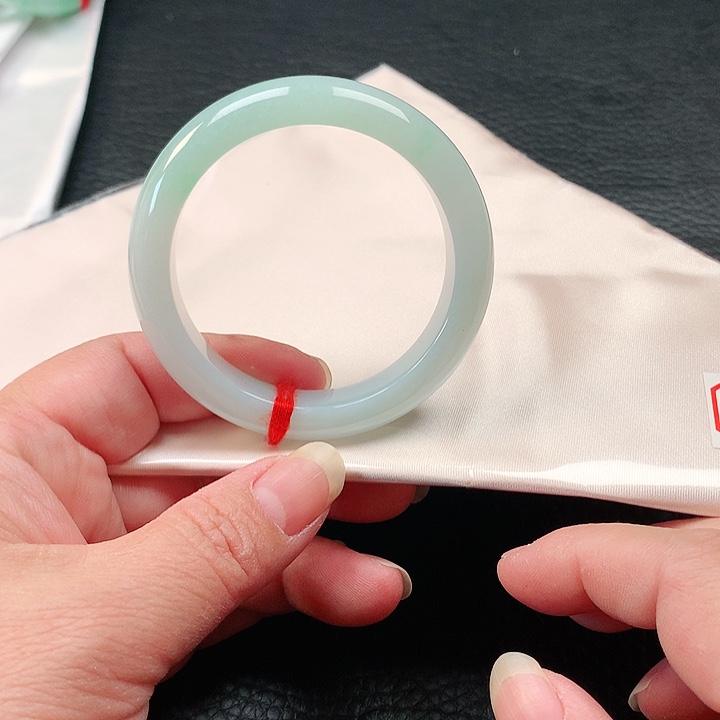 翡翠手镯未镶嵌翡翠127